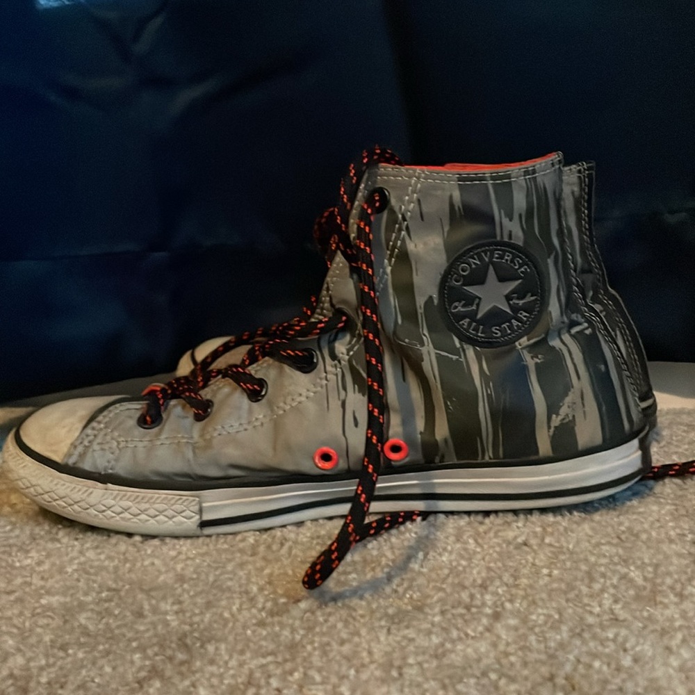 Converse - Picture 2 of 3